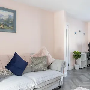 guestready-charming-house-in-drimnagh.dublin-hotelsweb.com/